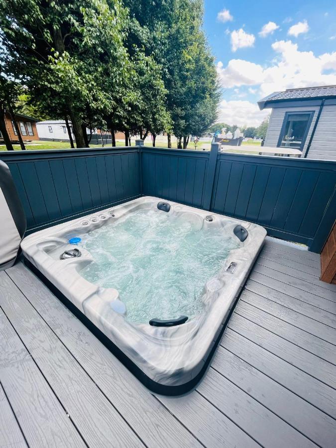 Fir Tree Lodge With Hot Tub York Eksteriør bilde