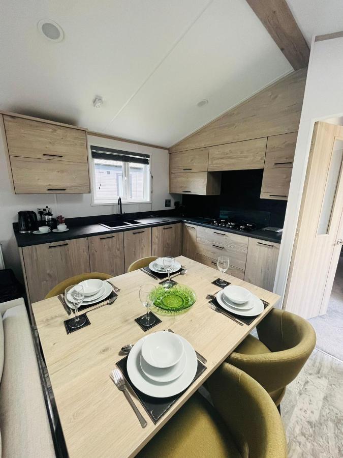 Fir Tree Lodge With Hot Tub York Eksteriør bilde
