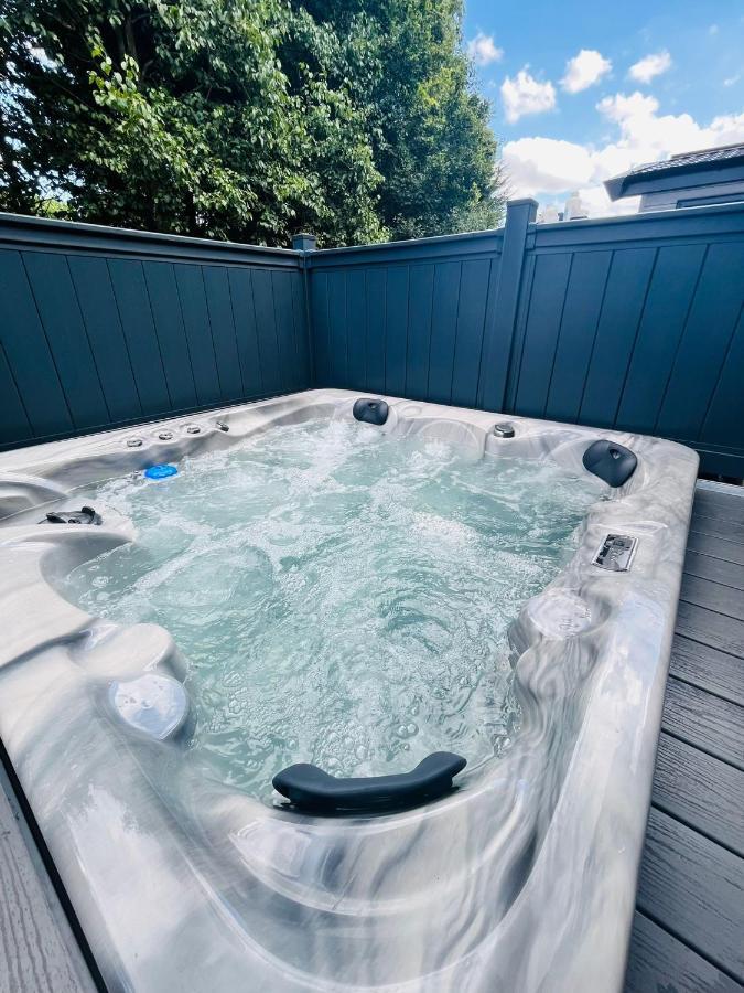 Fir Tree Lodge With Hot Tub York Eksteriør bilde