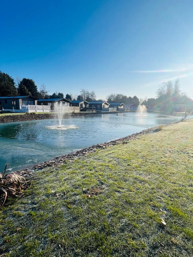 Fir Tree Lodge With Hot Tub York Eksteriør bilde